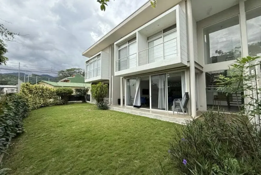 FOR SALE: 2-STORY APARTMENT IN RIO ORO, SANTA NA.