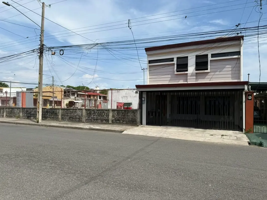 HOUSE FOR SALE IN BARRIO EL CARMEN, PUNTARENAS