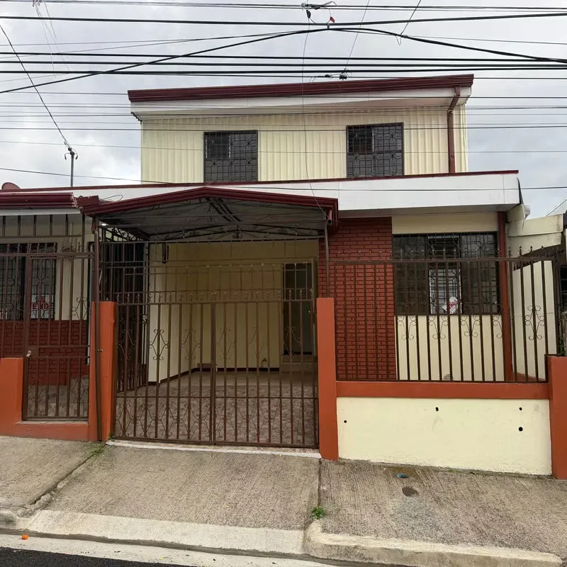 2-level spacious house for sale - Bengal Urbanization, Paso Ancho