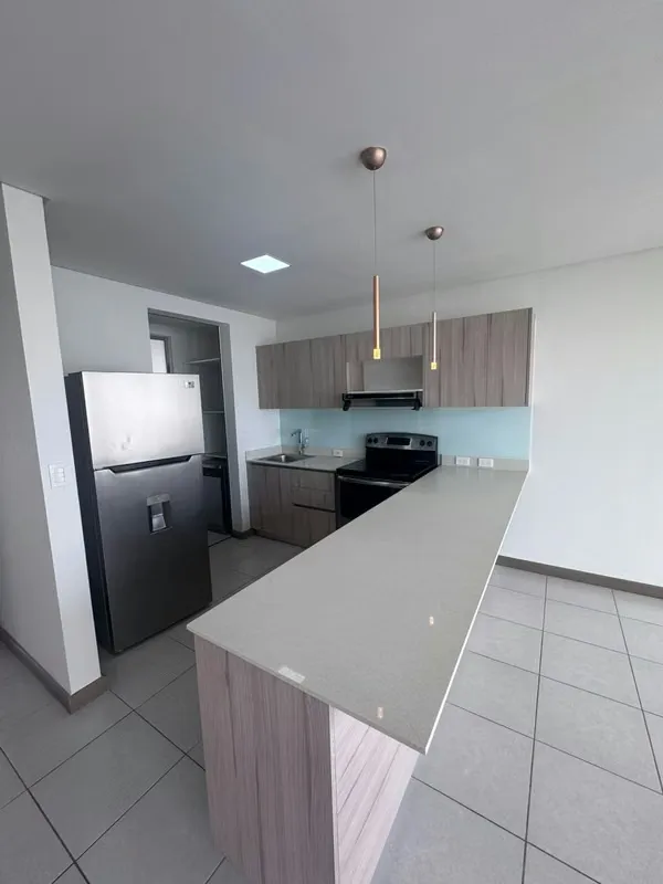 SE ALQUILA CASA EN CONDOMINIO BLUE CARIARI -HEREDIA