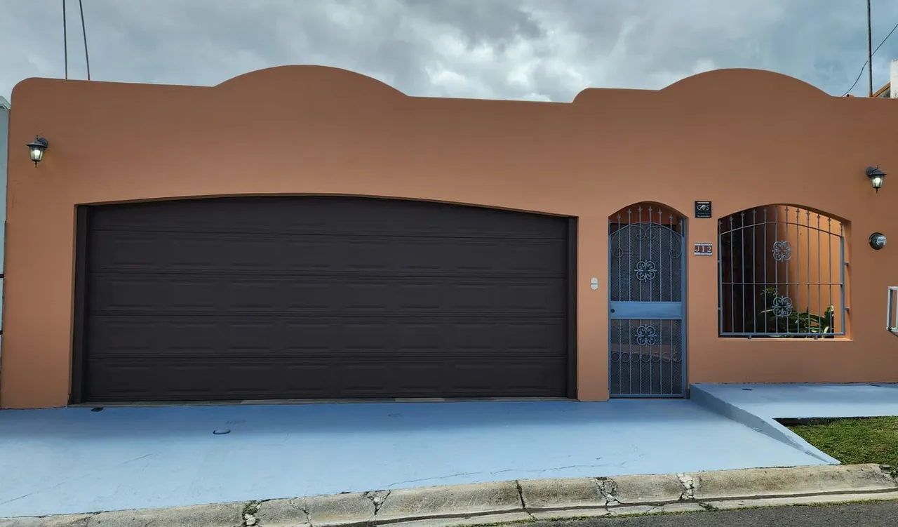 CASA FAMILIAR EN VENTA