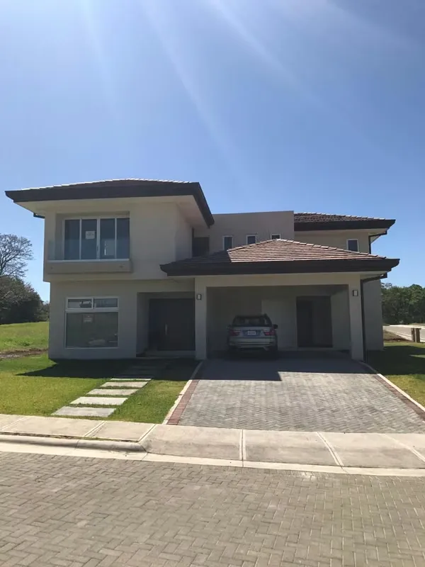 Alquiler de Casa en Condominio Hacienda Espavel con línea blanca