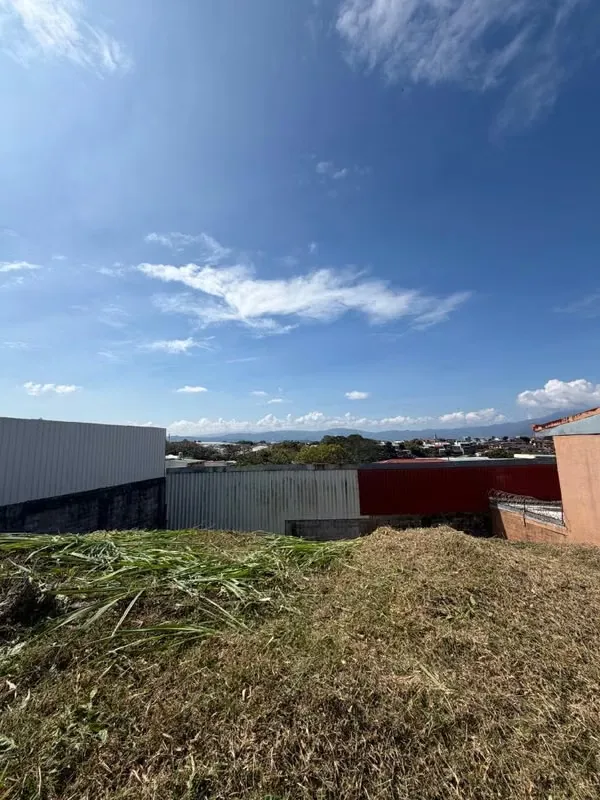  Se vende lote en Moravia – Excelente ubicación y uso mixto 