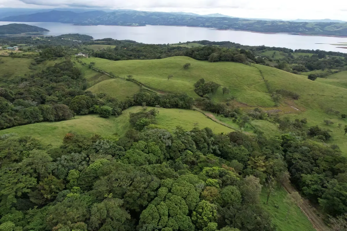 Finca Privada con Vista al Lago Arenal y Volcán en Tilarán