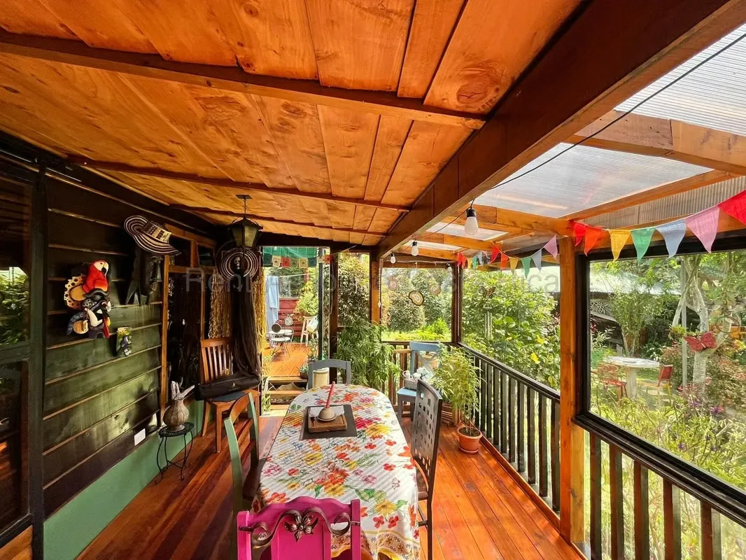Venta de Casa tipo Cabaña en Jardin de Dota en lote de 726 m2