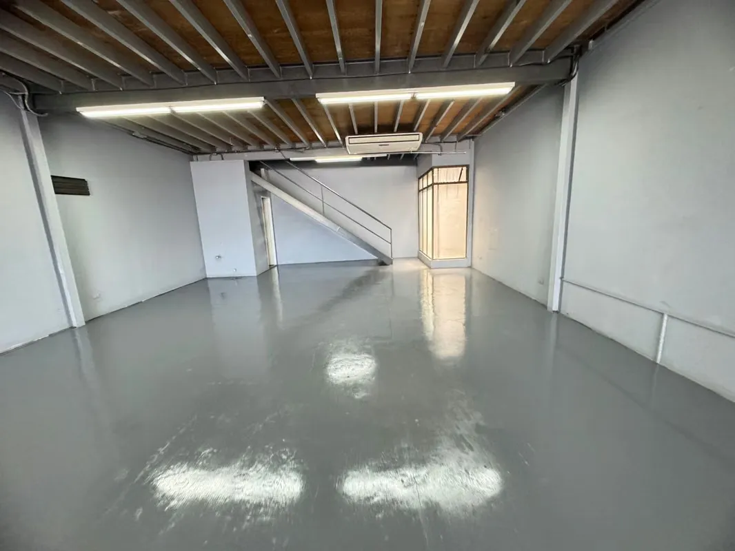 Alquiler de local comercial de 190 m2 en Santa Ana Centro # 9969028