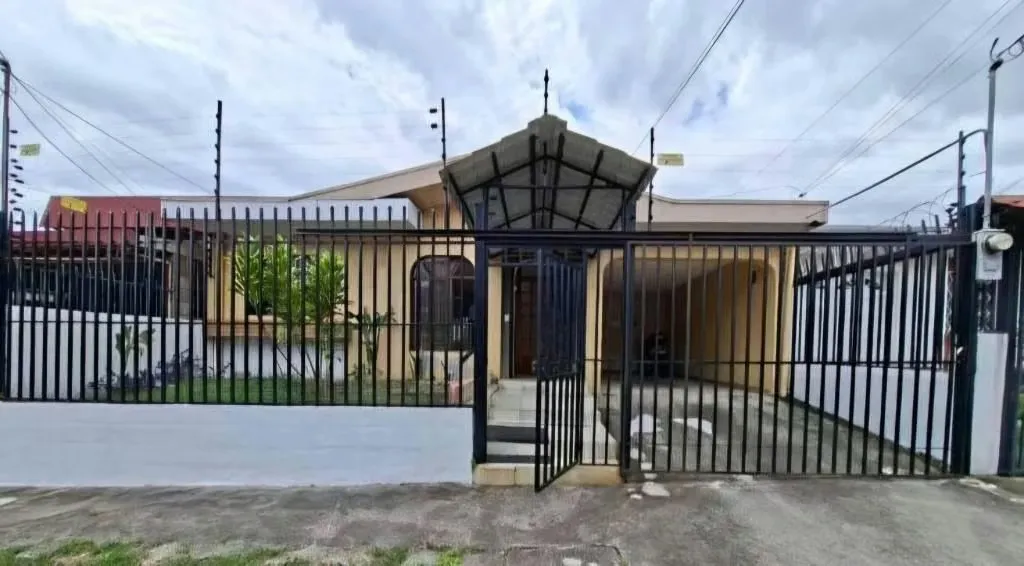 Se Vende Casa en Santa Bárbara de Heredia