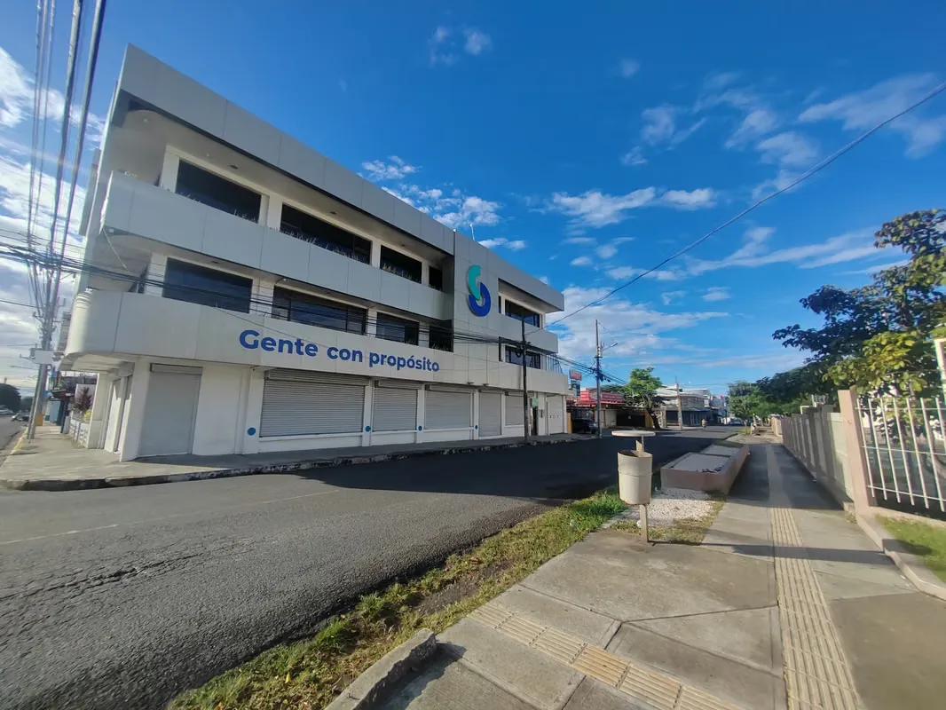 Edificio corporativo en alquiler en el centro de Liberia