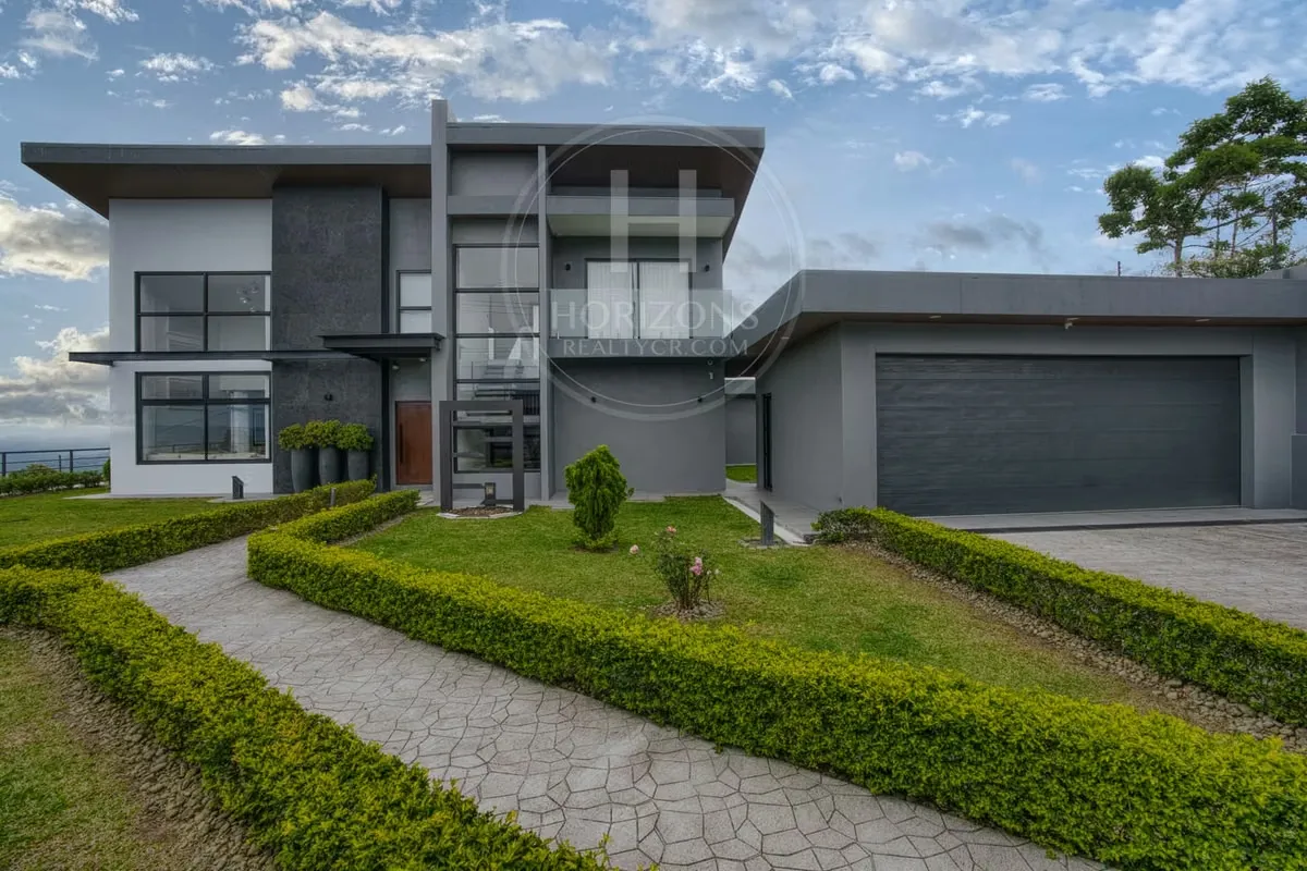 Lujosa Casa Contemporánea con Vistas Panorámicas en Coronado NJA1339