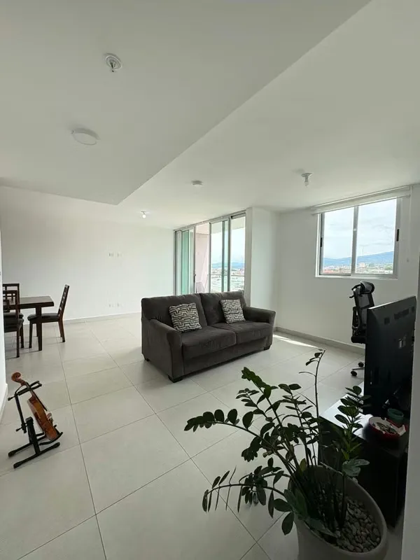 Apartamento Premium, amueblado, Cond. Altamira, 3 habitaciones, parqueo bajo techo.