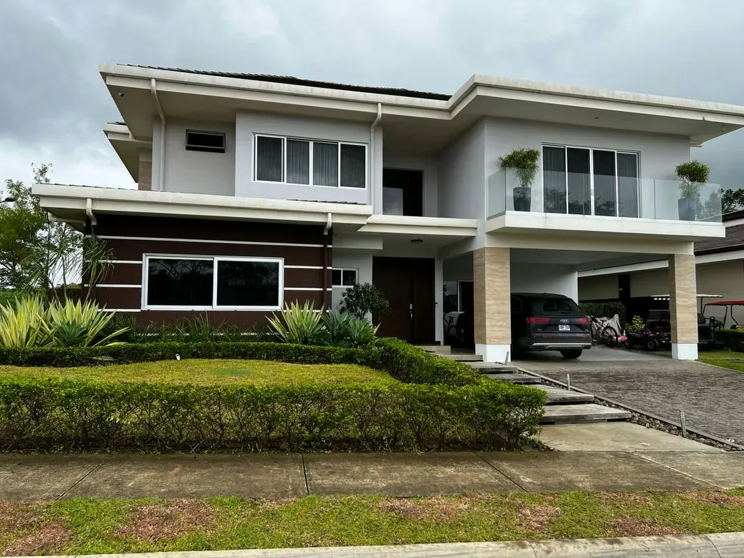 LUXURY HOUSE FOR RENT IN ALAJUELA