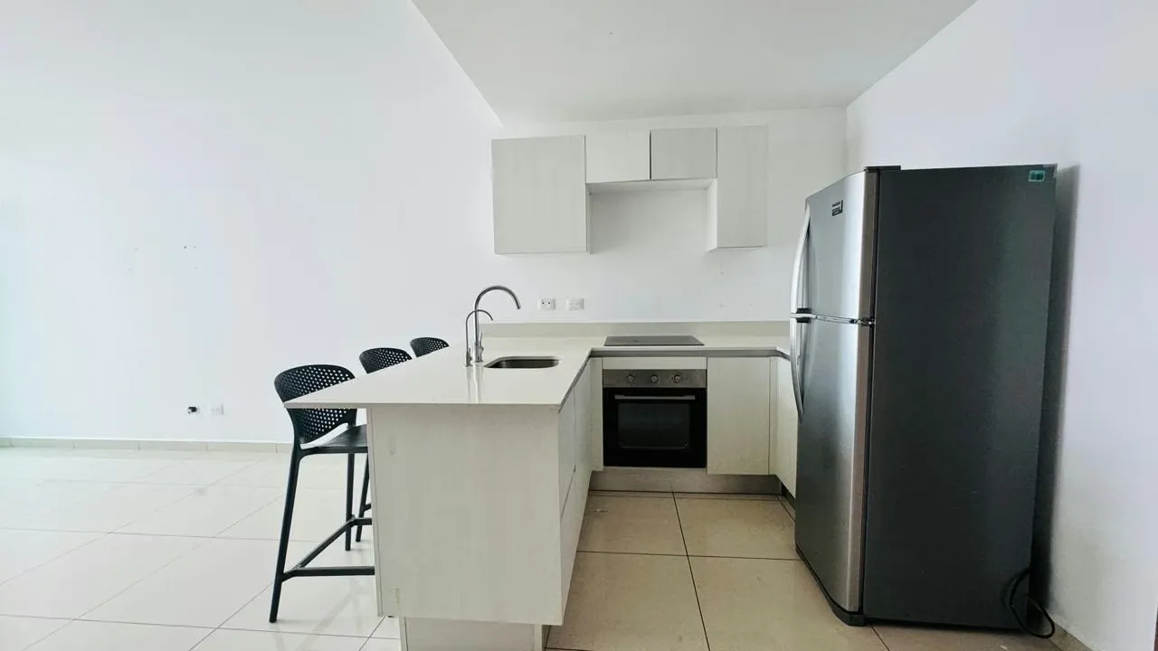 Apartment for rent in condominium in Tibás with amenities