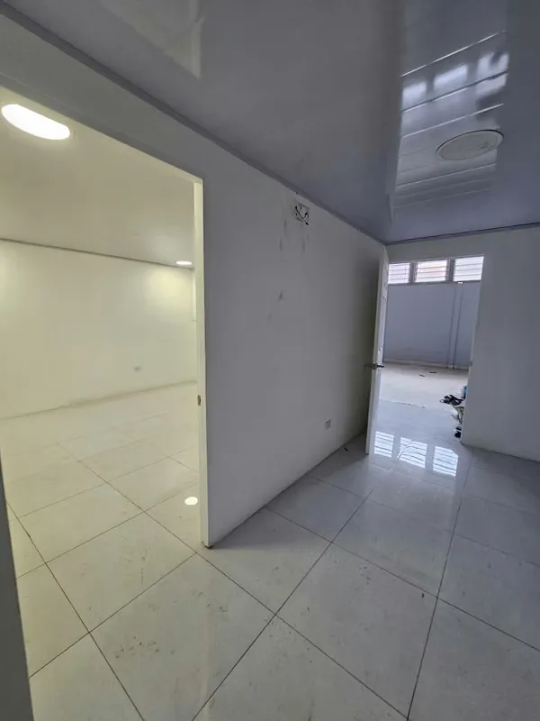 Position your business in one of the most strategic and highly trafficked commercial areas of Tibás. This spacious 137 m² ...