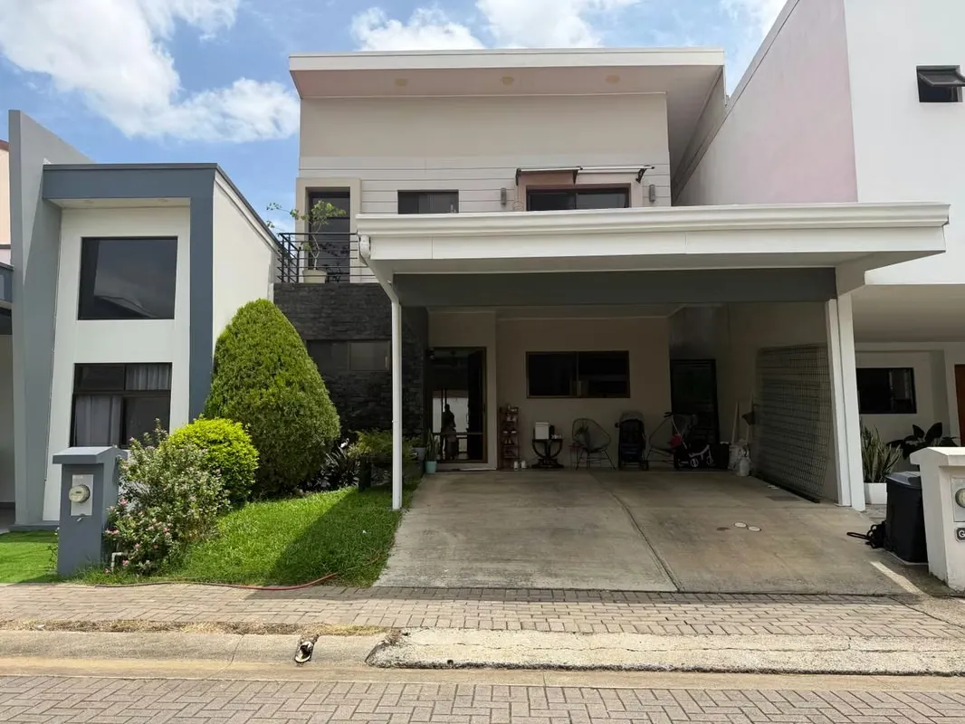 CASA EN VENTA – CONDOMINIO HACIENDA EL COYOL