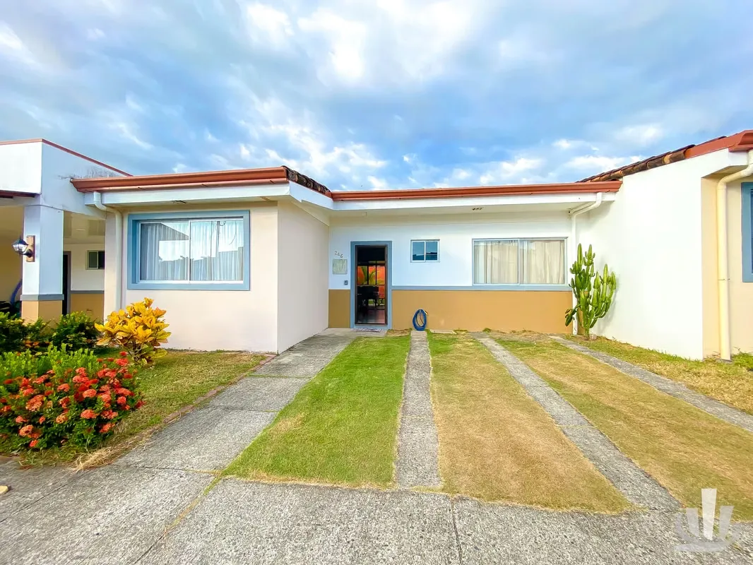 Rental beach house in front of the sea, Bejuco beach