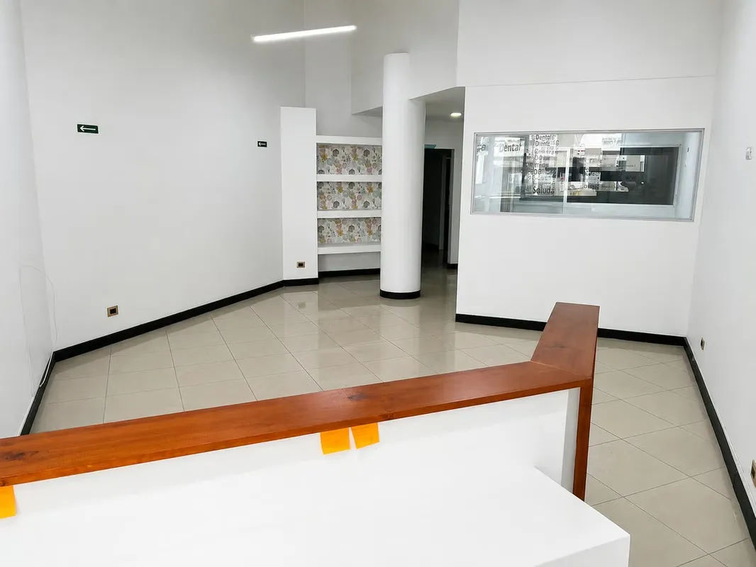 ALQUILER DE LOCAL EN PLAZA COMERCIAL - ESCAZÚ