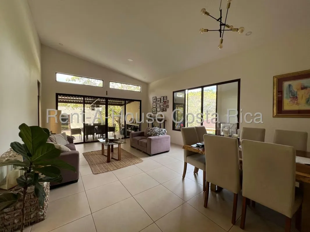 Venta casa contemporánea con jardines y estudio independiente #26-1487 GS