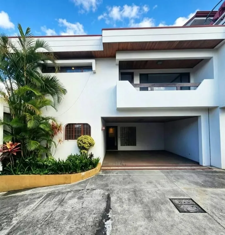 Discover the perfect balance between elegance, comfort and a privileged location in San Rafael de Escazú. This beautiful residence offers spacious spaces, ...