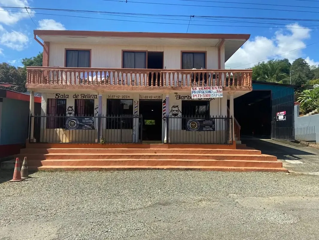 Venta de propiedad para negocio con casa de habitación