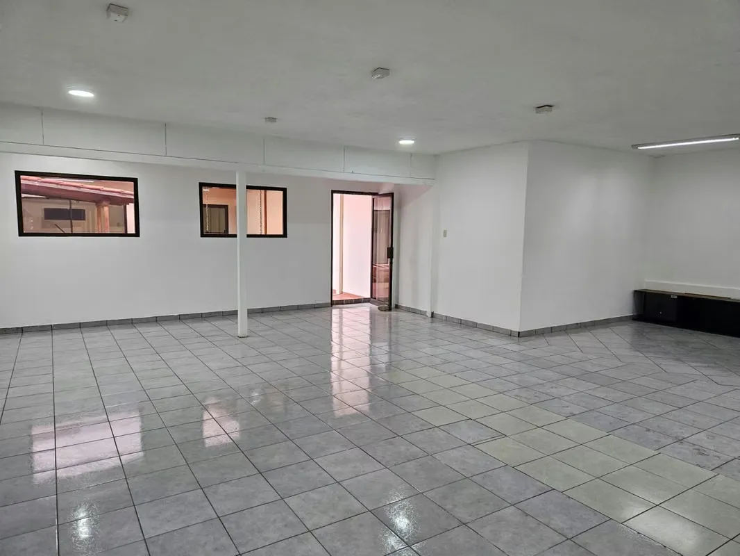 Alquiler oficinas en Barrio Dent / Excelentes instalaciones