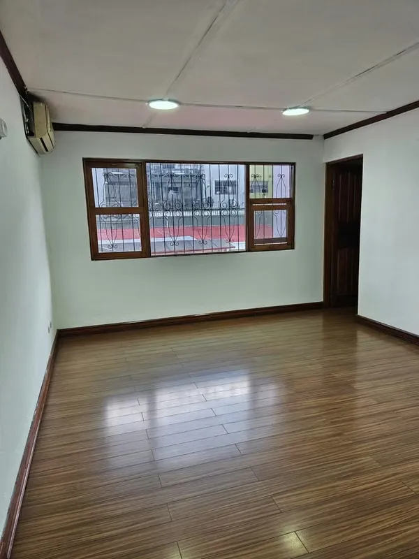 Alquiler oficinas en Barrio Dent / Excelentes instalaciones