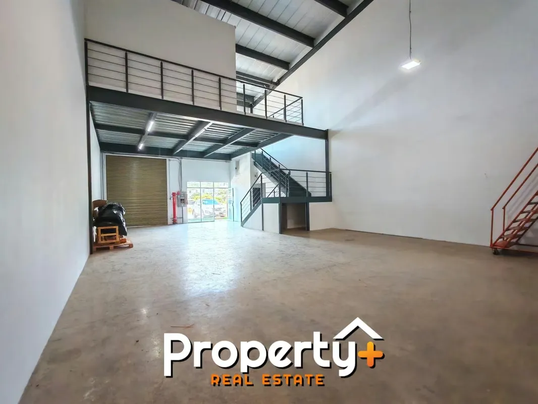 Escazu-  150mt + mezzanine de 70mt- 3 parqueos- 3 oficinas