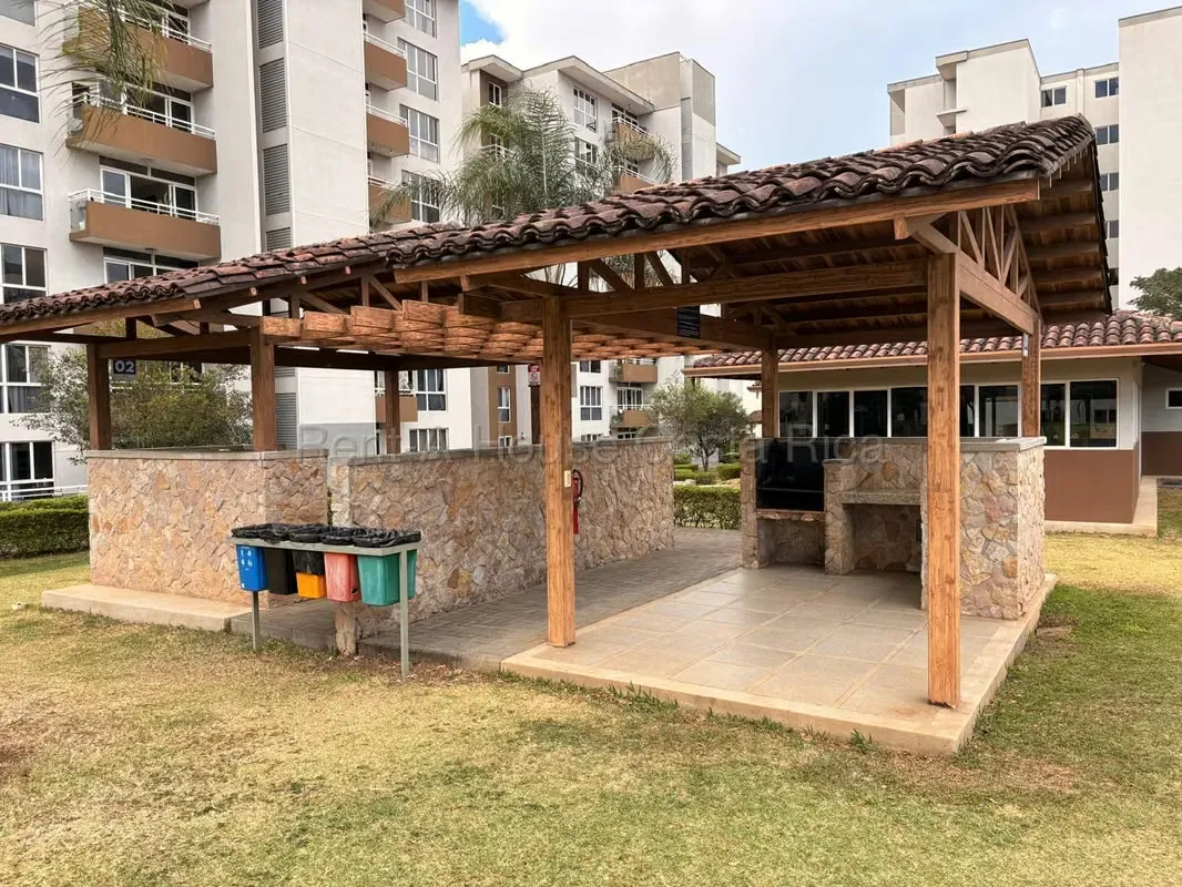 ¡Apartamento en Planta Baja en Condominio 9-10 Concasa!