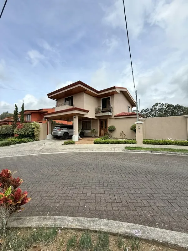 Venta de Casa en Condominio Antigua, Tejar, Cartago.
