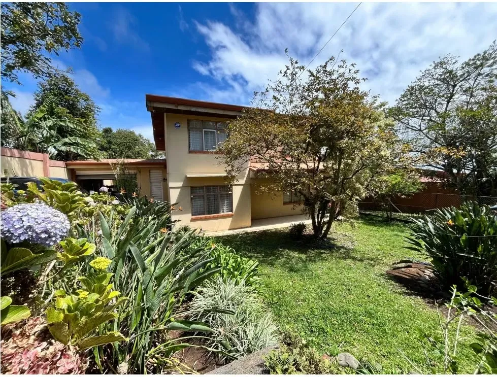 Descubra esta hermosa propiedad ubicada en una de las zonas residenciales más cotizadas de San Isidro de ...