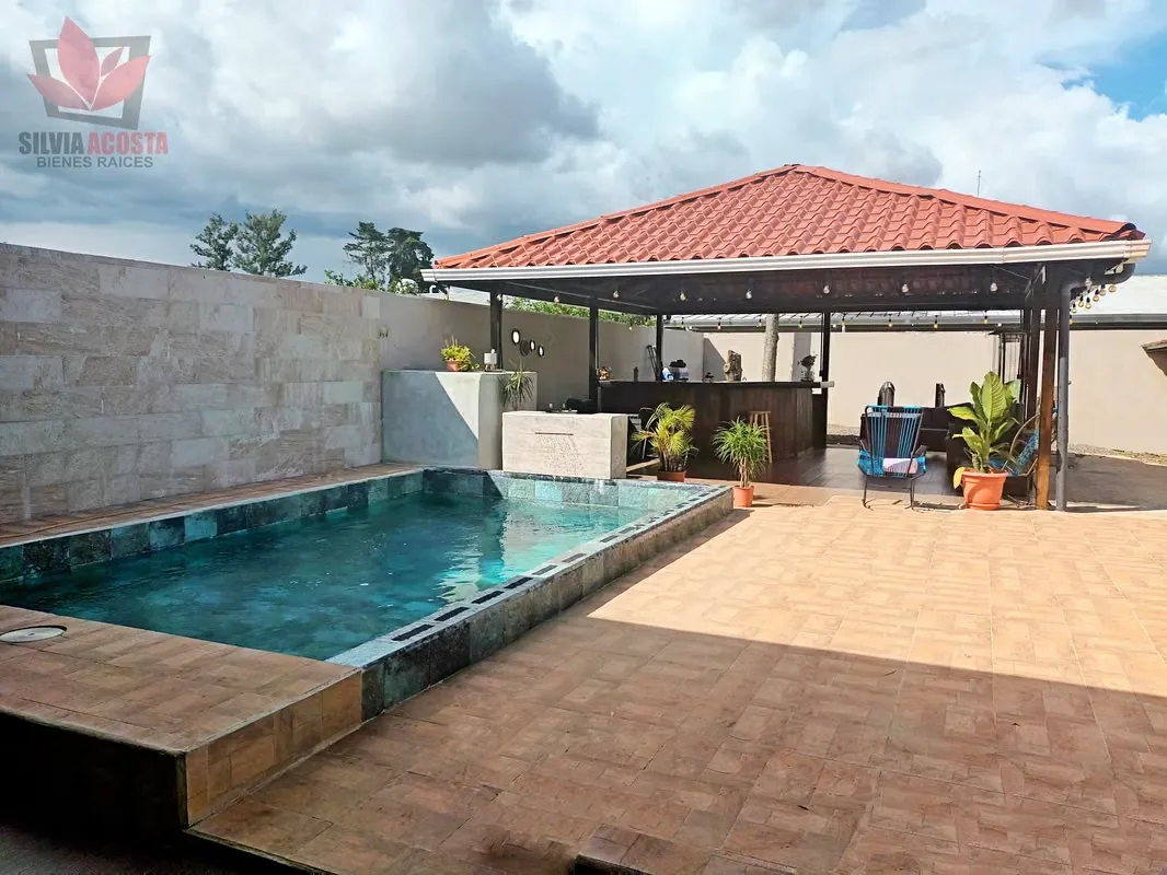ALQUILER CASA EN CONDOMINIO EN SAN ISIDRO DE CARTAGO CON PISCINA