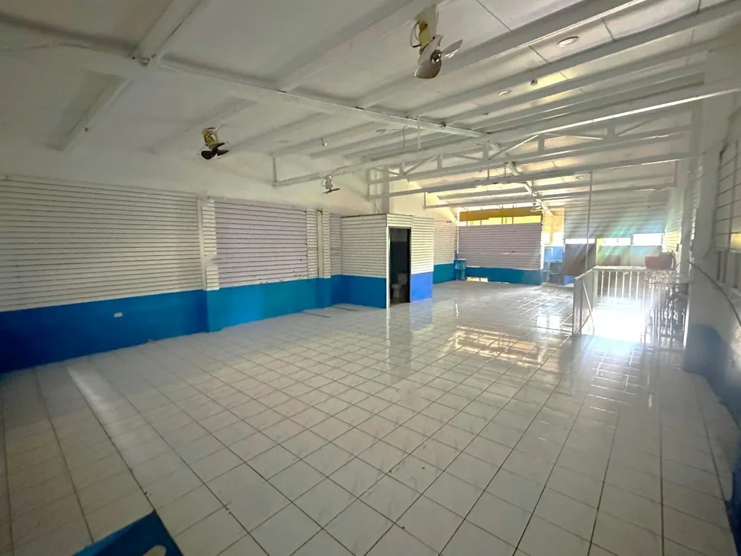 Se alquila amplio local comercial de 200 m² en Golfito ( JT 1385)