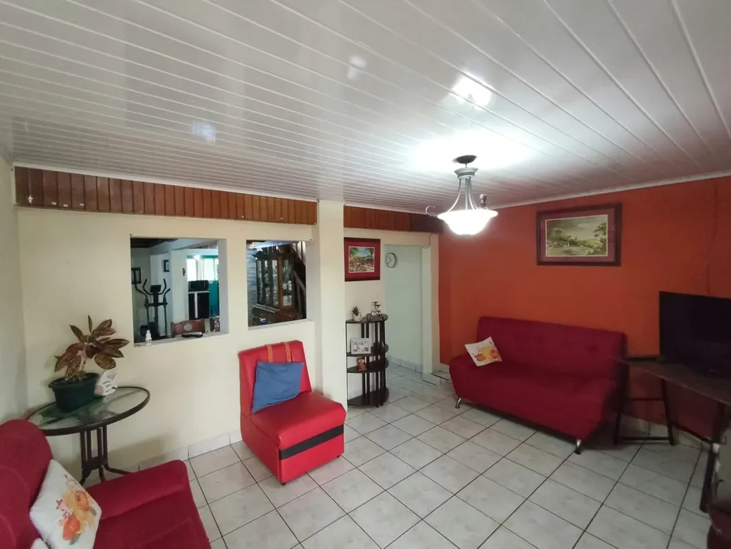 Confortable casa en venta en Alajuelita AP
