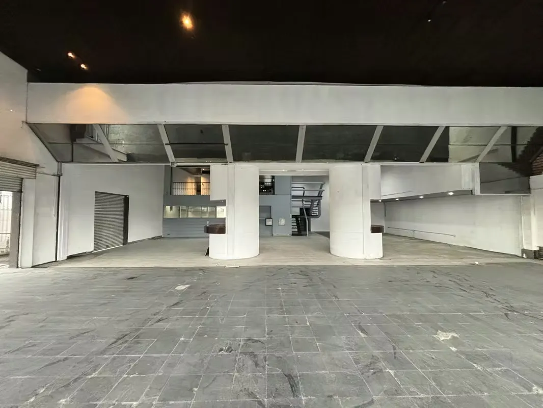 Local comercial 520m2 Rohrmoser expocisicón parqueo
